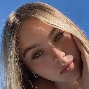 Summer Rose Hart Biography