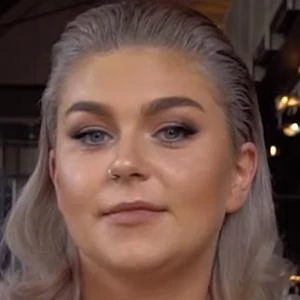 Roxeanne Hazes - Age, Wiki, Birthdate, Bio, Networth, Family & More