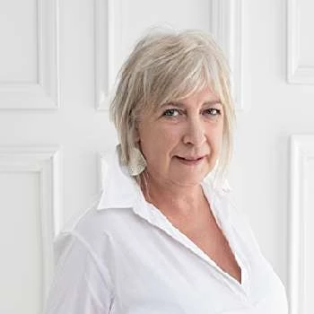 Heather MacFarlane - Age, Bio, Birthdate, Family, Networth & More