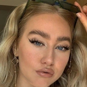 Ellie Hemmings Biography