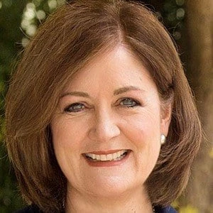 Sarah Henderson - Family, Bio, Birthday, Family, Income & More