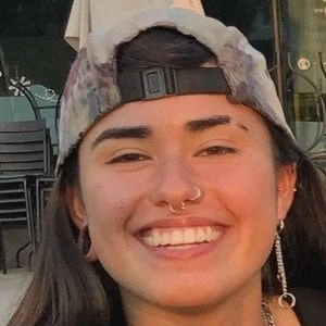 Abril Hennings - Age, Bio, Career, Family, Wiki, Networth & More