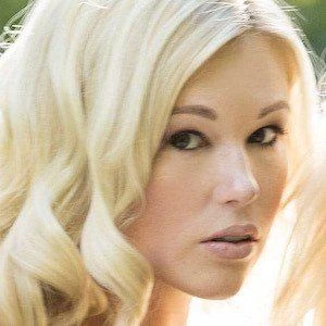 Ashlee Hewitt - Income, Birthday, Family, Bio, Networth & More