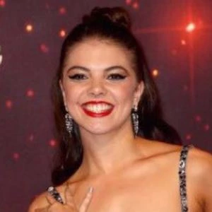 Chloe Hewitt Biography