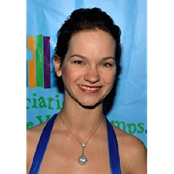 Hilary Hahn - Networth, Bio, Wiki, Family, Birthday, Networth & More