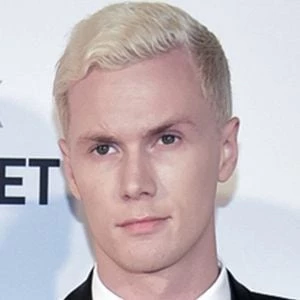 Barron Hilton II Biography