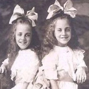 Daisy and Violet Hilton Biography