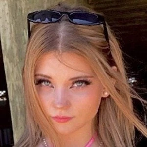 Chlo Lasser Biography