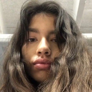 Ellie Hiyar - Family, Bio, Birthday, Family, Income & More