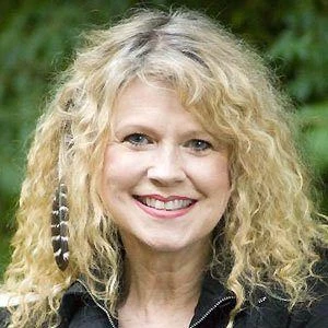 Becky Hobbs - Age, WIki, Birthday, Family, Networth & More