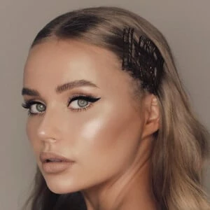 Mary Hockings - Biography, Birthday, Wiki, Family, Networth & More