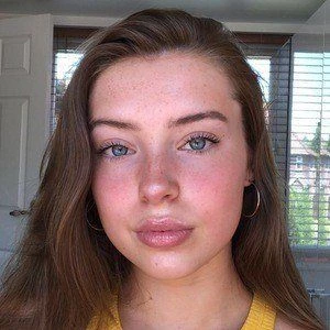 Chloe Hodgson Biography