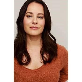 Hollie Schwarz - Age, Bio, Birthdate, Family, Networth & More