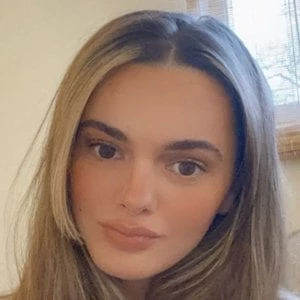 Poppy Hollins Biography