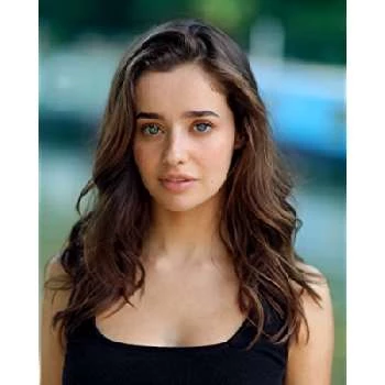Holly Earl - Family, Bio, Wiki, Dat of Birth, Networth & More
