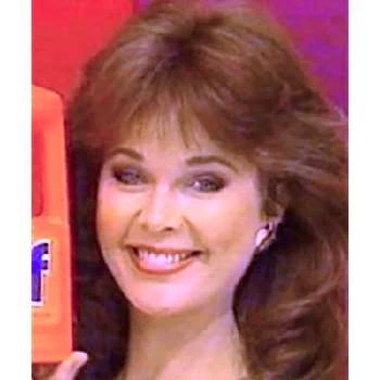 Holly Hallstrom - Age, WIki, Birthday, Family, Networth & More