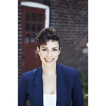 Holly Uloth - Age, Bio, Birthdate, Family, Networth & More