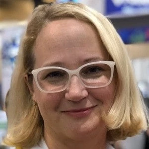Jennifer L. Holm Biography