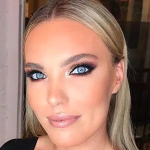 Abbey Holmes Biography