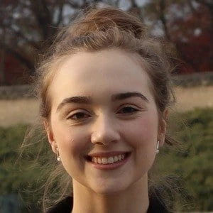 Sara Holmes Biography