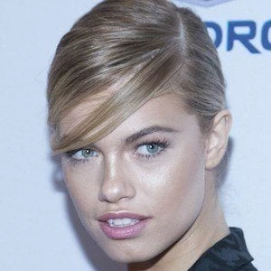 Samantha Hoopes Biography
