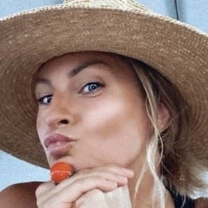 Ashley Hosbach - Date Of Birth, Bio, Birthdate, Parents, Networth & More