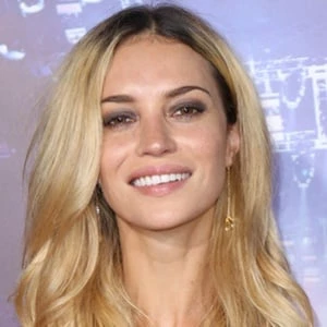 Esther Houston - Height, Bio, Wiki, Family, Birthplace, Networth & More