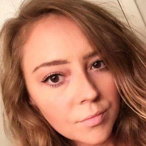 Hannah Howlett Biography