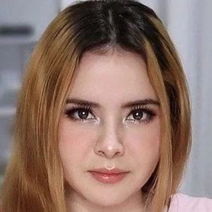 Criss Huera Biography