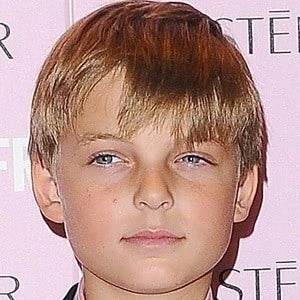 Damian Charles Hurley - Family, Bio, Birthday, Family, Income & More