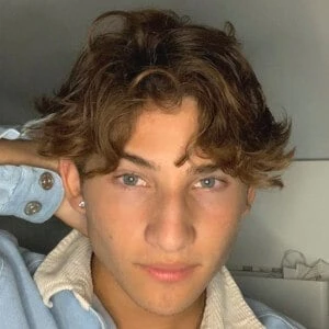 Andrés Hurtador - Family, Bio, Wiki, Dat of Birth, Networth & More