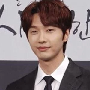 Ji Hyun-woo Biography