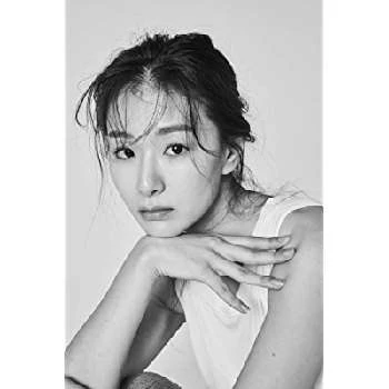 Hyunri Biography