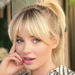 iamkris - Family, Bio, Birthday, Family, Income & More