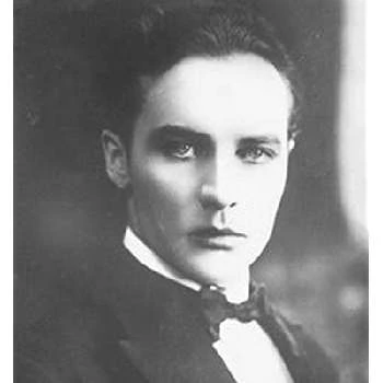 Igo Sym - Networth, Biography, Birthdate, Family & More