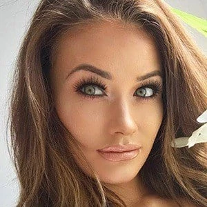 Jess Impiazzi Biography