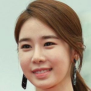 Yoo In-na - Age, Height, Birthdate, Bio, Family, Networth & More