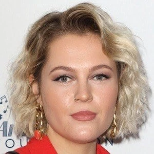 Elli Ingram Biography