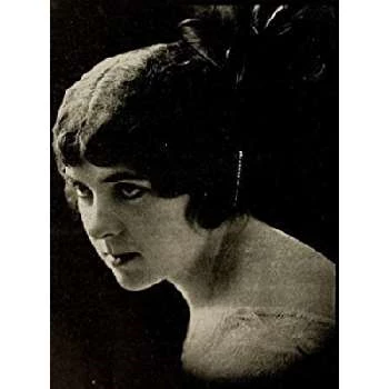 Irene Tams - Height, Bio, Wiki, Family, Birthplace, Networth & More