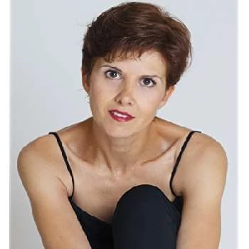 Isabel Naveira - Age, Bio, Birthdate, Family, Networth & More