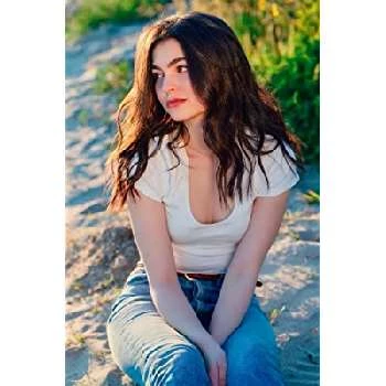 Isabella Coben - Age, Bio, Birthdate, Family, Networth & More