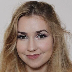 Mia Maples Biography