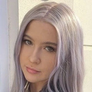 Emily Jade Biography