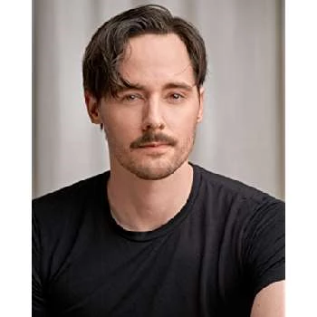 Jake Thomas Biography