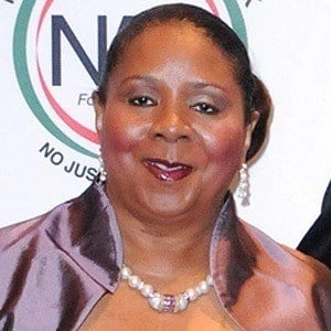 Serita Jakes Biography