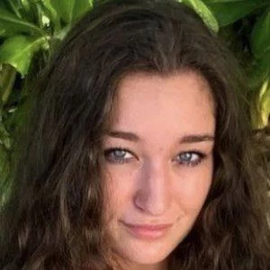 Lia Jakubowski Biography