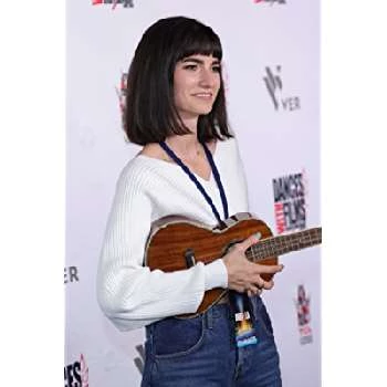 Jannette Bloom - Age, Bio, Birthdate, Family, Networth & More