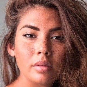 Noni Janur - Birthplace, Bio, Wiki, Birthday, Family, Networth & More