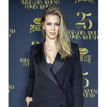 Jaynee Silvers - Age, Bio, Birthdate, Family, Networth & More