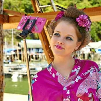 Jella Haase - Networth, Bio, Wiki, Family, Birthday, Networth & More